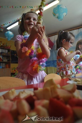 Dzień Hawajski w Punkcie Przedszkolnym Kangurek [31.07.2015] - zdjęcie #7 - eOstroleka.pl