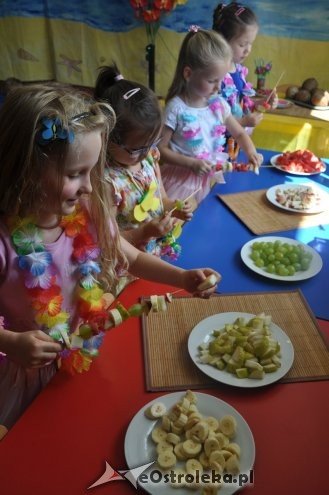 Dzień Hawajski w Punkcie Przedszkolnym Kangurek [31.07.2015] - zdjęcie #6 - eOstroleka.pl