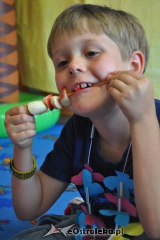 Dzień Hawajski w Punkcie Przedszkolnym Kangurek [31.07.2015] - zdjęcie #1 - eOstroleka.pl