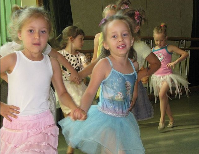 Ostrołęka: Piruety i arabeski w wykonaniu młodych baletnic [08.08.2015] - zdjęcie #6 - eOstroleka.pl