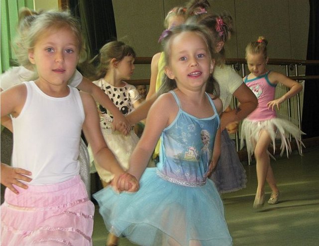 Ostrołęka: Piruety i arabeski w wykonaniu młodych baletnic [08.08.2015] - zdjęcie #8 - eOstroleka.pl
