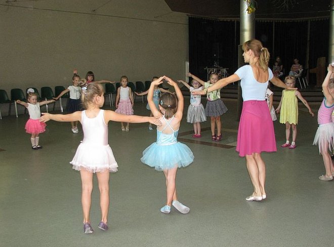 Ostrołęka: Piruety i arabeski w wykonaniu młodych baletnic [08.08.2015] - zdjęcie #7 - eOstroleka.pl
