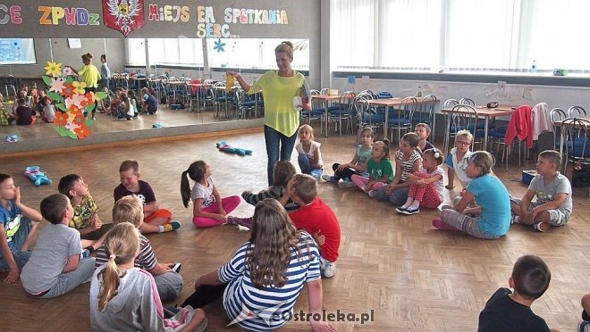 O zagrożonych wyginięciem fokach z uczestnikami półkolonii w Klubie Lokator [11.08.2015] - zdjęcie #15 - eOstroleka.pl