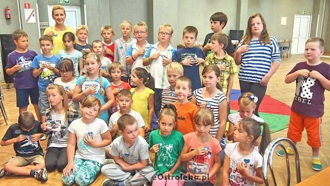 O zagrożonych wyginięciem fokach z uczestnikami półkolonii w Klubie Lokator [11.08.2015] - zdjęcie #1 - eOstroleka.pl