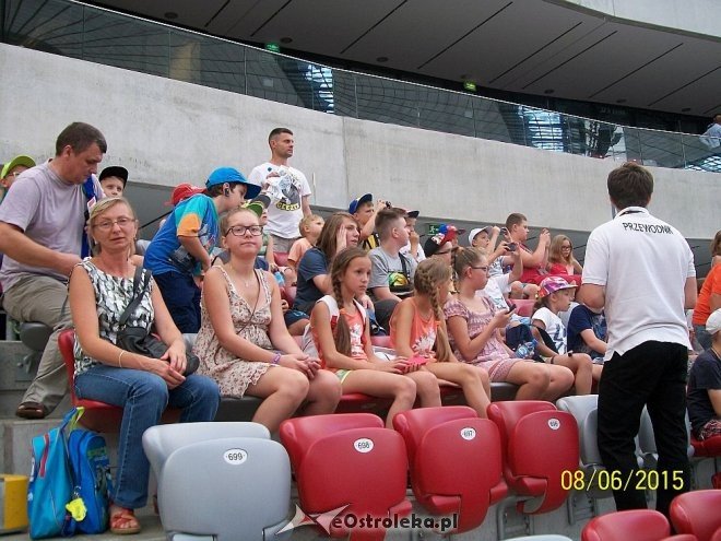 Dzieci z bloków OTBS zwiedziły Stadion Narodowy 12.08.2015] - zdjęcie #14 - eOstroleka.pl