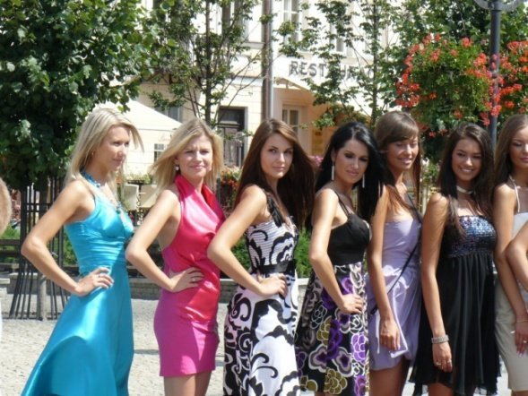 Finalistki Miss Polski na konferencji w Płocku (06.08.09) - zdjęcie #9 - eOstroleka.pl