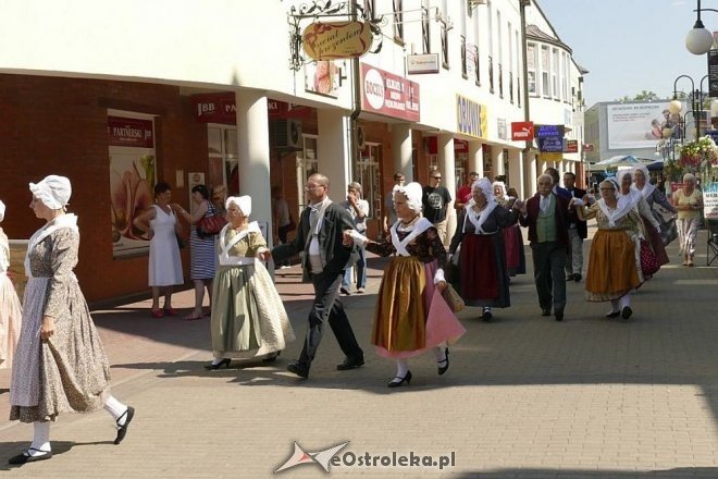 Folklorystyczny zespół ludowy z Francji z wizytą w powiecie ostrołęckim [12.08.2015] - zdjęcie #9 - eOstroleka.pl