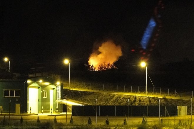 Pożar na wysypisku śmieci [17.08.2015] - zdjęcie #7 - eOstroleka.pl