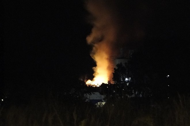 Pożar na wysypisku śmieci [17.08.2015] - zdjęcie #9 - eOstroleka.pl
