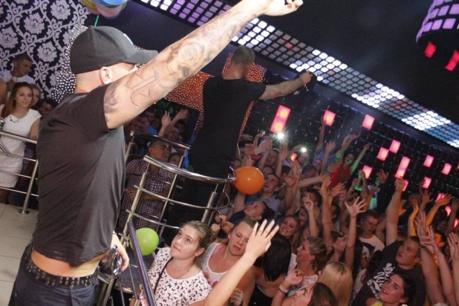 Club Ibiza Zalesie obchodził 9. urodziny [14.08.2015] - zdjęcie #15 - eOstroleka.pl