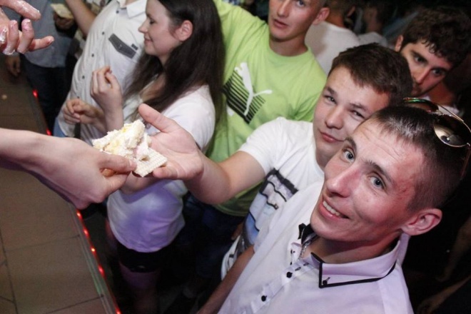 Club Ibiza Zalesie obchodził 9. urodziny [14.08.2015] - zdjęcie #99 - eOstroleka.pl