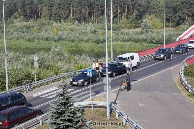 Ostrołęka: Kolejna kolizja przy zjeździe z „nowego” mostu [19.08.2015] - zdjęcie #8 - eOstroleka.pl
