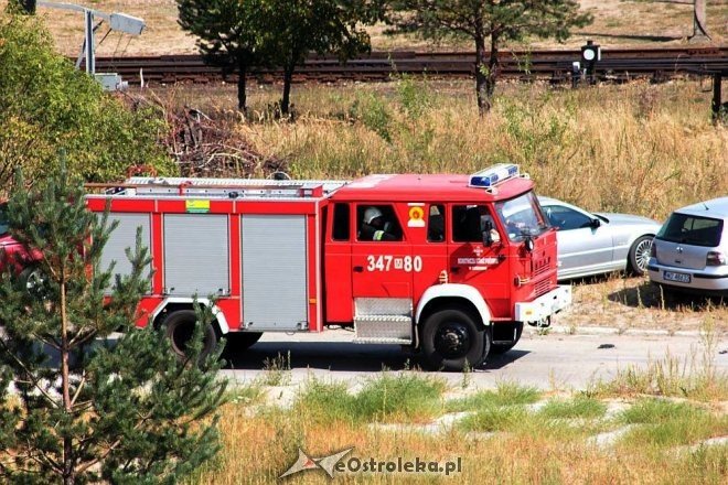 Gigantyczna chmura dymu nad miastem. Ponownie płonie wysypisko śmieci przy Turskiego [23.08.2015] - zdjęcie #23 - eOstroleka.pl