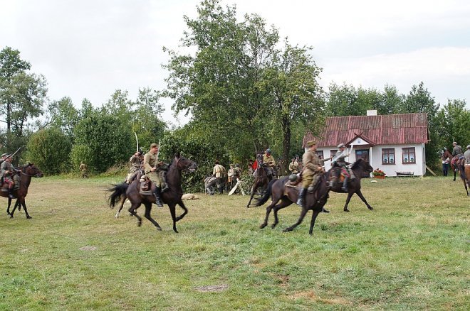 Wypadek podczas inscenizacji w Rzekuniu [23.08.2015] - zdjęcie #48 - eOstroleka.pl