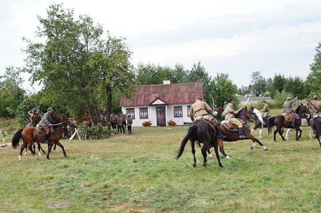 Wypadek podczas inscenizacji w Rzekuniu [23.08.2015] - zdjęcie #46 - eOstroleka.pl