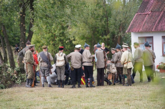 Wypadek podczas inscenizacji w Rzekuniu [23.08.2015] - zdjęcie #17 - eOstroleka.pl