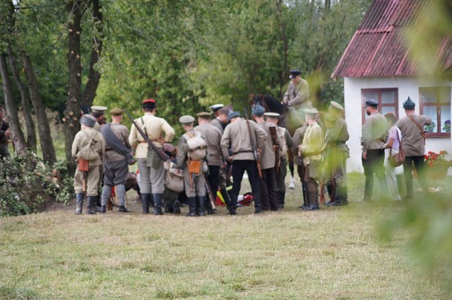 Wypadek podczas inscenizacji w Rzekuniu [23.08.2015] - zdjęcie #15 - eOstroleka.pl