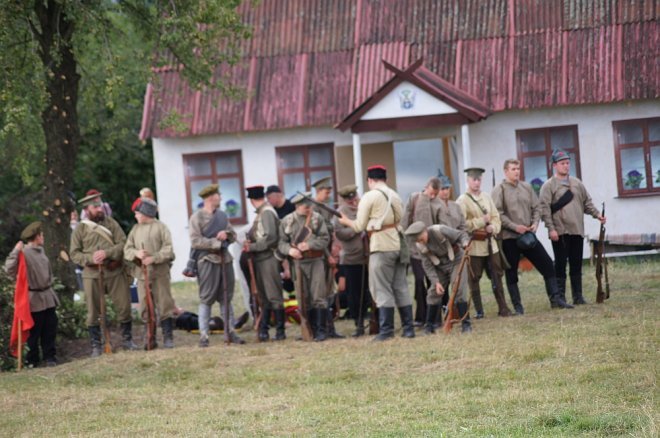 Wypadek podczas inscenizacji w Rzekuniu [23.08.2015] - zdjęcie #14 - eOstroleka.pl