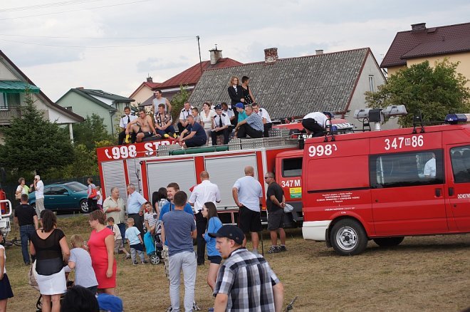 Wypadek podczas inscenizacji w Rzekuniu [23.08.2015] - zdjęcie #8 - eOstroleka.pl
