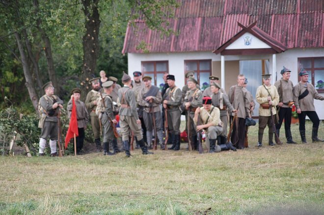 Wypadek podczas inscenizacji w Rzekuniu [23.08.2015] - zdjęcie #5 - eOstroleka.pl