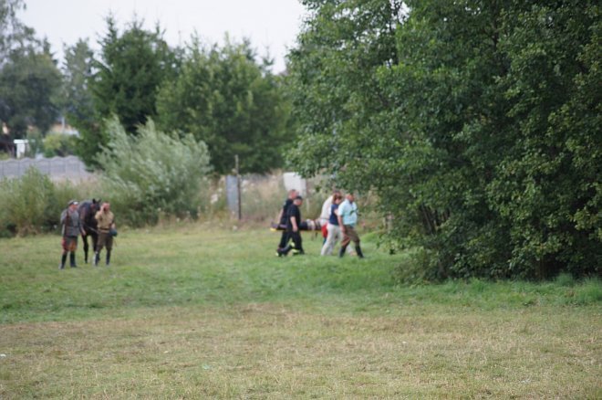 Wypadek podczas inscenizacji w Rzekuniu [23.08.2015] - zdjęcie #3 - eOstroleka.pl