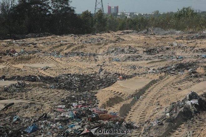 Miejskie wysypisko śmieci zostało podpalone. Sprawcy poszukują ostrołęccy policjanci [24.08.2015] - zdjęcie #40 - eOstroleka.pl