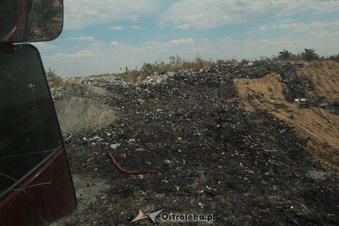 Miejskie wysypisko śmieci zostało podpalone. Sprawcy poszukują ostrołęccy policjanci [24.08.2015] - zdjęcie #49 - eOstroleka.pl