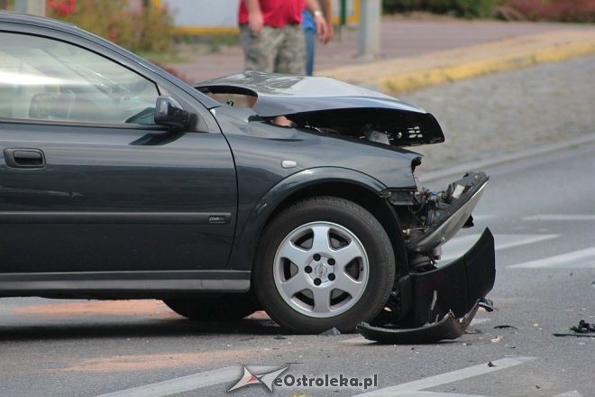 Ostrołęka: Wypadek przy wjeździe na „stary most”. Jedna osoba trafiła do szpitala [24.08.2015] - zdjęcie #7 - eOstroleka.pl