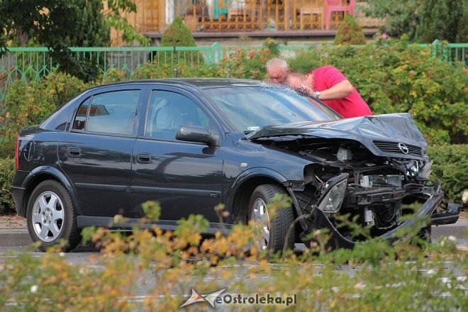 Ostrołęka: Wypadek przy wjeździe na „stary most”. Jedna osoba trafiła do szpitala [24.08.2015] - zdjęcie #10 - eOstroleka.pl