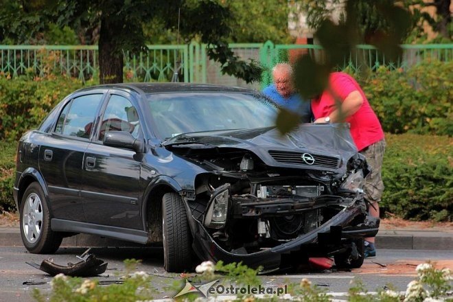 Ostrołęka: Wypadek przy wjeździe na „stary most”. Jedna osoba trafiła do szpitala [24.08.2015] - zdjęcie #12 - eOstroleka.pl