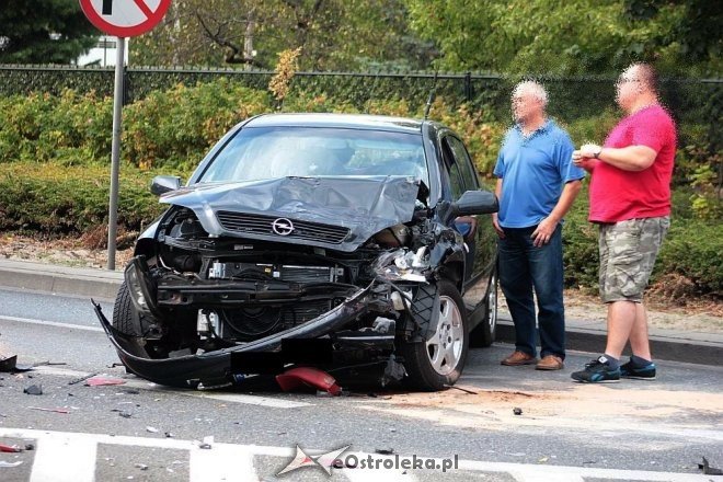 Ostrołęka: Wypadek przy wjeździe na „stary most”. Jedna osoba trafiła do szpitala [24.08.2015] - zdjęcie #13 - eOstroleka.pl