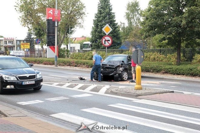 Ostrołęka: Wypadek przy wjeździe na „stary most”. Jedna osoba trafiła do szpitala [24.08.2015] - zdjęcie #14 - eOstroleka.pl