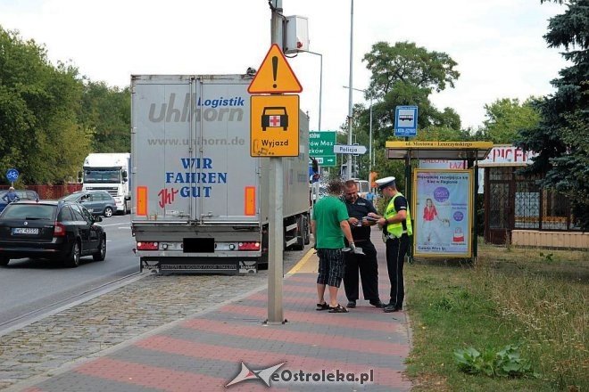 Ostrołęka: Wypadek przy wjeździe na „stary most”. Jedna osoba trafiła do szpitala [24.08.2015] - zdjęcie #15 - eOstroleka.pl