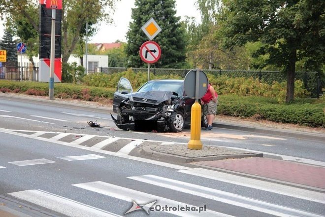 Ostrołęka: Wypadek przy wjeździe na „stary most”. Jedna osoba trafiła do szpitala [24.08.2015] - zdjęcie #9 - eOstroleka.pl