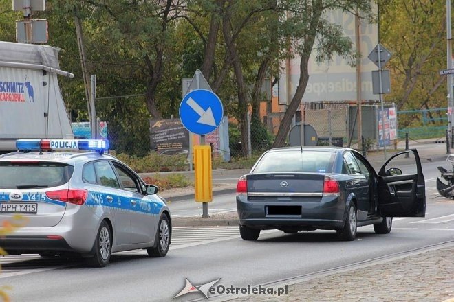 Ostrołęka: Wypadek przy wjeździe na „stary most”. Jedna osoba trafiła do szpitala [24.08.2015] - zdjęcie #2 - eOstroleka.pl