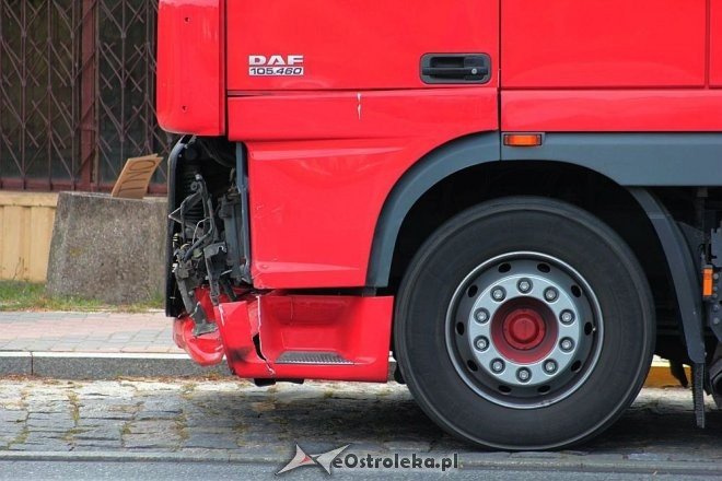 Ostrołęka: Wypadek przy wjeździe na „stary most”. Jedna osoba trafiła do szpitala [24.08.2015] - zdjęcie #1 - eOstroleka.pl