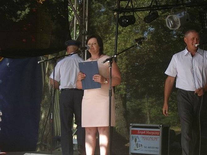 Funkcjonariusze i skazani z ZK w Przytułach Starych pomagali w organizacji dożynek [26.08.2015] - zdjęcie #2 - eOstroleka.pl
