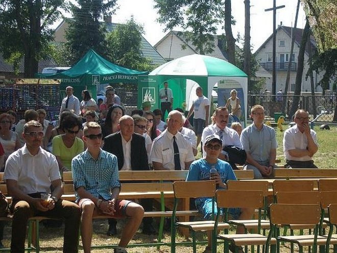 Funkcjonariusze i skazani z ZK w Przytułach Starych pomagali w organizacji dożynek [26.08.2015] - zdjęcie #3 - eOstroleka.pl