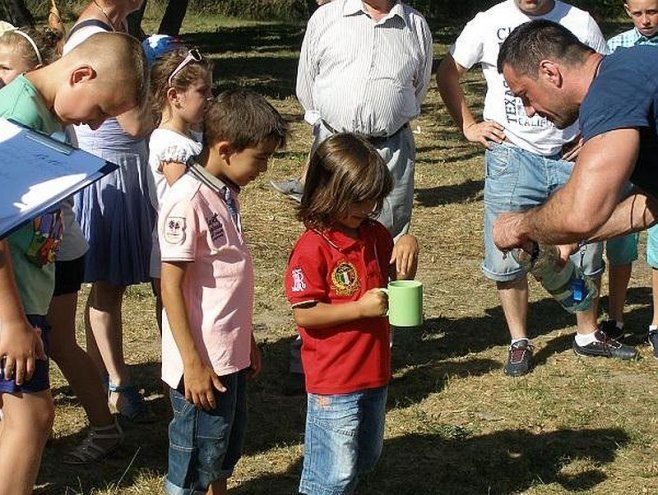Funkcjonariusze i skazani z ZK w Przytułach Starych pomagali w organizacji dożynek [26.08.2015] - zdjęcie #4 - eOstroleka.pl