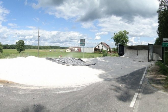 wypadek w miejscowości Żebry -Chudek (18.08.09) - zdjęcie #15 - eOstroleka.pl