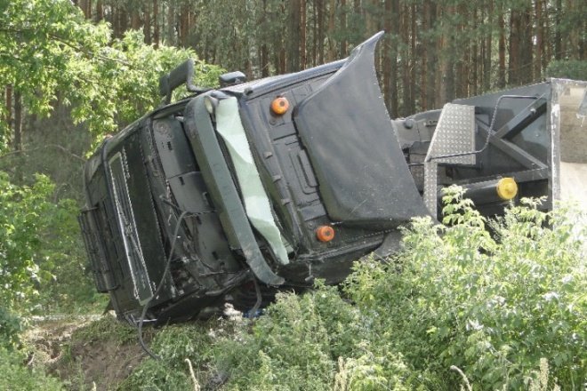 wypadek w miejscowości Żebry -Chudek (18.08.09) - zdjęcie #14 - eOstroleka.pl