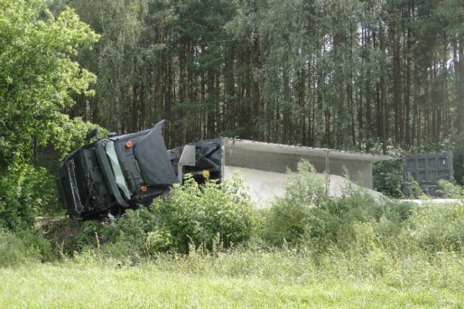 wypadek w miejscowości Żebry -Chudek (18.08.09) - zdjęcie #13 - eOstroleka.pl