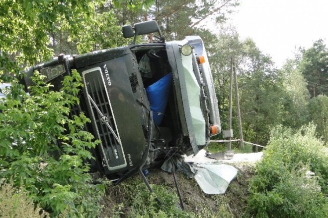wypadek w miejscowości Żebry -Chudek (18.08.09) - zdjęcie #11 - eOstroleka.pl