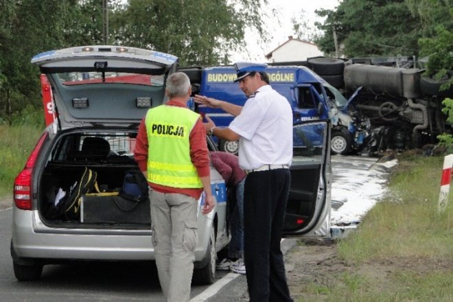 wypadek w miejscowości Żebry -Chudek (18.08.09) - zdjęcie #4 - eOstroleka.pl