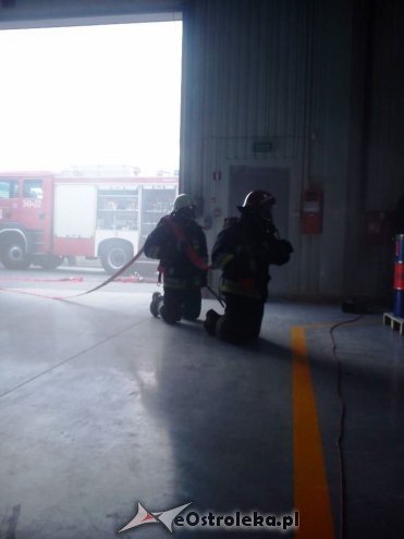 Ostrołęka: Zwarcie instalacji, pożar magazynu i poszkodowany pracownik Lacroix [27.08.2015] - zdjęcie #3 - eOstroleka.pl