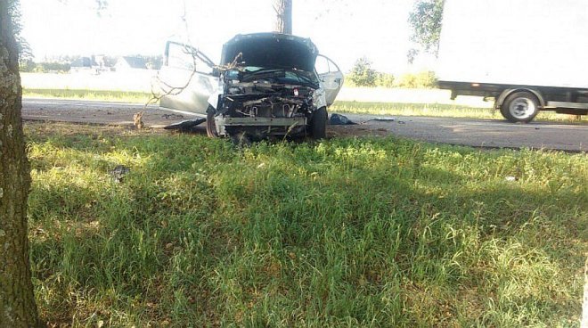 Kolejny wypadek w Siarczej Łące. Ranny kierowca toyoty trafił do szpitala [27.08.2015] - zdjęcie #2 - eOstroleka.pl