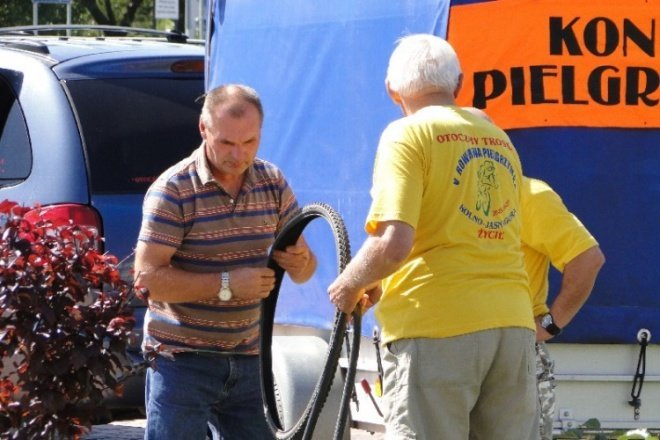 Pielgrzymka rowerowa na Jasną Górę (20.08.09) - zdjęcie #2 - eOstroleka.pl