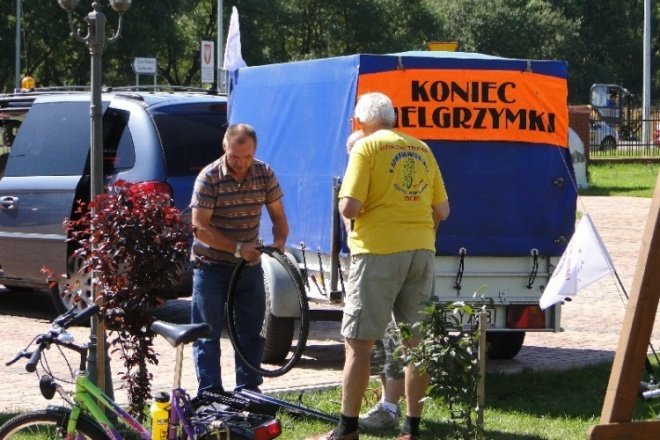 Pielgrzymka rowerowa na Jasną Górę (20.08.09) - zdjęcie #1 - eOstroleka.pl
