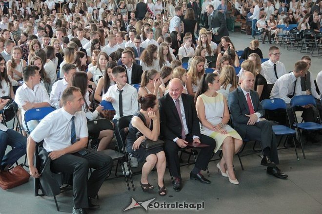 Rozpoczęcie roku szkolnego 2015/2016 w I Liceum Ogólnokształcącym w Ostrołęce [01.09.2015] - zdjęcie #103 - eOstroleka.pl
