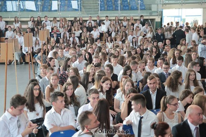 Rozpoczęcie roku szkolnego 2015/2016 w I Liceum Ogólnokształcącym w Ostrołęce [01.09.2015] - zdjęcie #102 - eOstroleka.pl